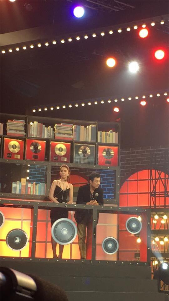 Lộ ảnh hậu trường, Ngọc Trinh sắp công phá sóng truyền hình với vai trò host - Ảnh 1.