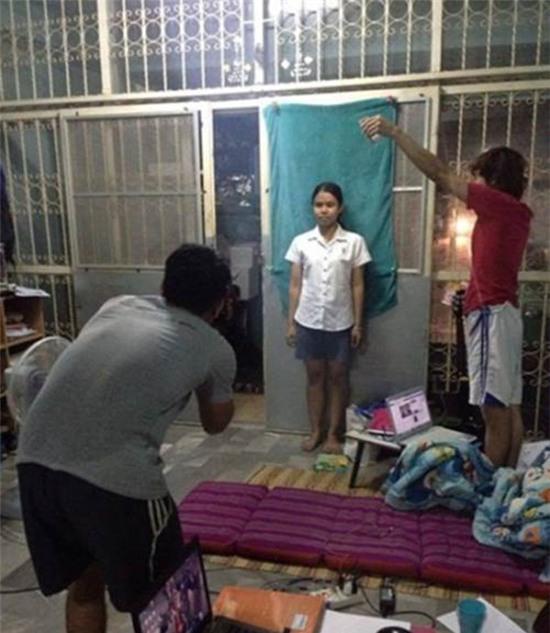 Muôn kiểu chụp hình thẻ bá đạo của giới trẻ