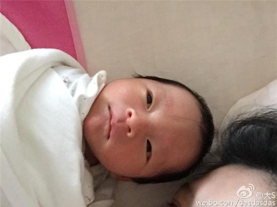 Dai S khoe anh con trai 1 tuan tuoi hinh anh 1