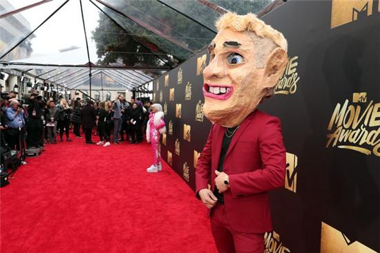 Thảm đỏ thời trang: Nhập gia là phải Tùy tục - Ảnh 27.