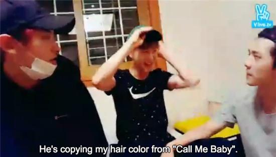 Clip Chanyeol và Sehun (EXO) chúc mừng sinh nhật Suho đạt hơn chục triệu tim - Ảnh 4.