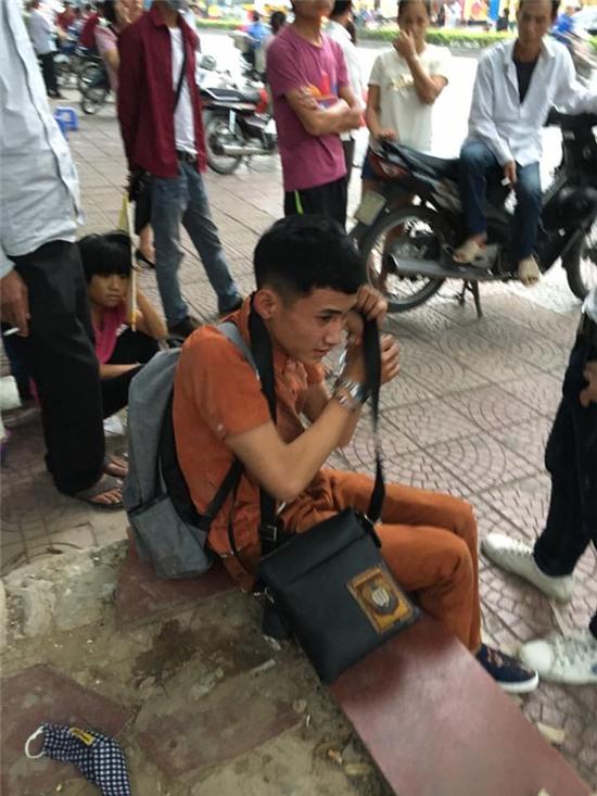 Soái ca trấn áp kẻ móc trộm iPhone 6S ở bến xe bus Hà Nội khiến nhiều người ngưỡng mộ - Ảnh 4.