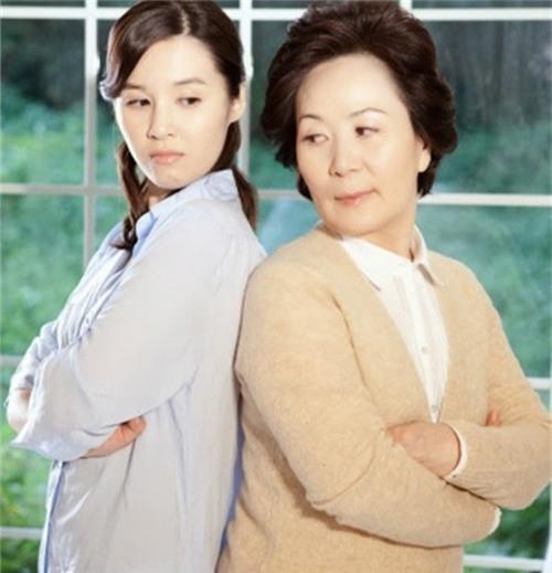 vua ve lam dau da cai nhau ve cua hoi mon - 1