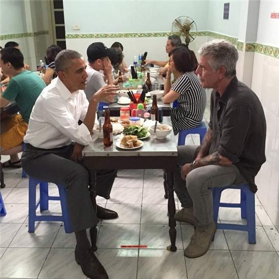 Obama thăm việt nam, Obama đến Việt Nam., Obama, tổng thống Obama, tổng thống Mỹ, Barack Obama, bún chả, món ăn vỉa hè