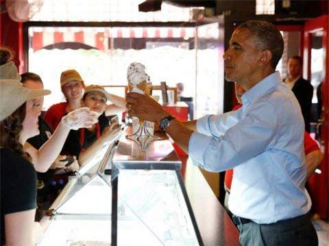 Obama thăm việt nam, Obama đến Việt Nam., Obama, tổng thống Obama, tổng thống Mỹ, Barack Obama, bún chả, món ăn vỉa hè