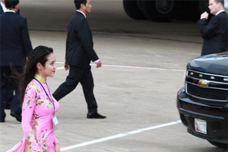 Profile của cô gái xinh đẹp tặng hoa sen cho Tổng thống Obama tại Tân Sơn Nhất - Ảnh 2.