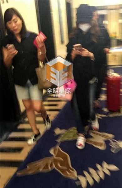 Phong Hành tung ảnh Lâm Tâm Như - Hoắc Kiến Hoa bên nhau không rời - Ảnh 2.