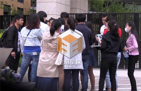 Phong Hành tung ảnh Lâm Tâm Như - Hoắc Kiến Hoa bên nhau không rời - Ảnh 9.