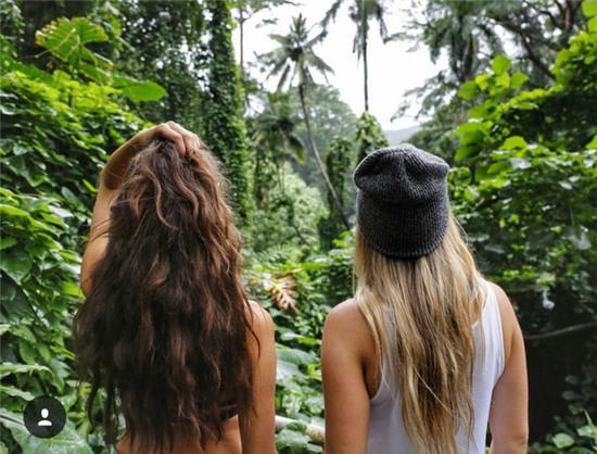 Hai cô gái xinh đẹp mở màn trào lưu đi du lịch cùng bạn gái thân khắp thế giới - Ảnh 10.