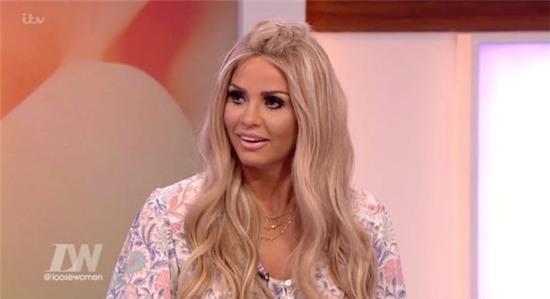 Victoria Beckham bi mau nguc bu che rang xau hinh anh 1