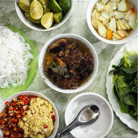 4 hàng bún chả lâu đời và siêu nổi tiếng ở Hà Nội - Ảnh 8.