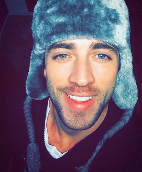 Anh chàng phi công siêu đẹp trai với body 6 múi đang làm dậy sóng Instagram - Ảnh 3.