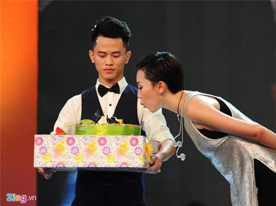 Toc Tien bat khoc khi nhac den Wanbi Tuan Anh hinh anh 10