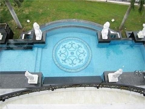 Clip: Cận cảnh phòng karaoke dát vàng sang chảnh trong biệt thự của mẹ chồng Hà Tăng - Ảnh 4.