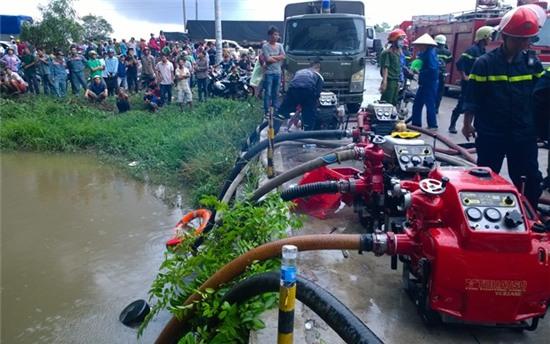 Linh cuu hoa kiet suc dap dam chay nem Van Thanh hinh anh 3