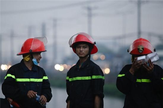 Linh cuu hoa kiet suc dap dam chay nem Van Thanh hinh anh 6