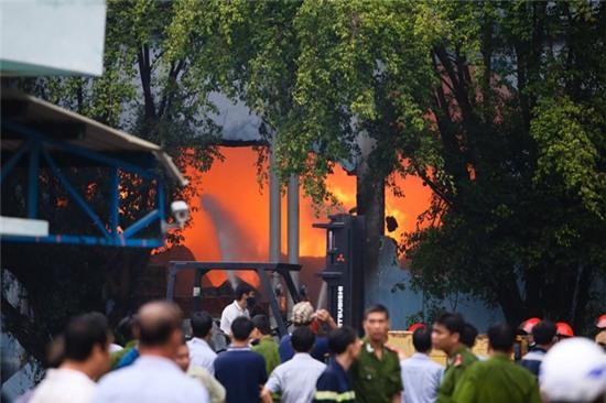 Linh cuu hoa kiet suc dap dam chay nem Van Thanh hinh anh 8