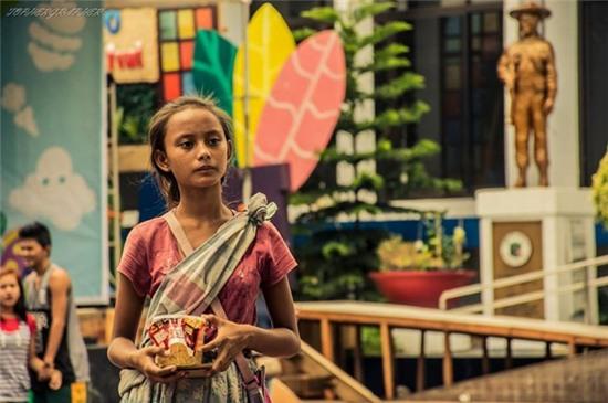 Co be an xin bong noi tieng vi xinh nhu nguoi mau hinh anh 3