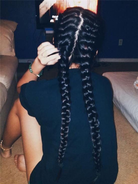 Ngắm loạt ảnh này, bạn sẽ thấy tóc đen có thể tạo kiểu đẹp không thua kém tóc nhuộm - Ảnh 1.