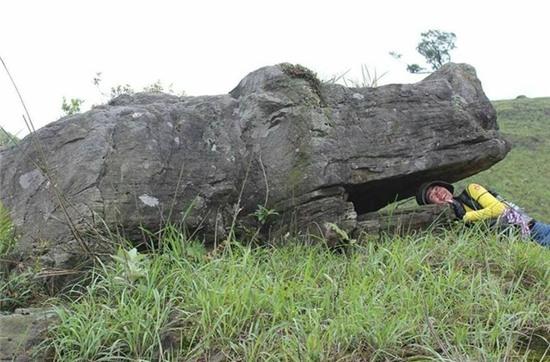 Hành trình đến đỉnh núi này cũng có khá nhiều hấp dẫn đối với dân phượt.