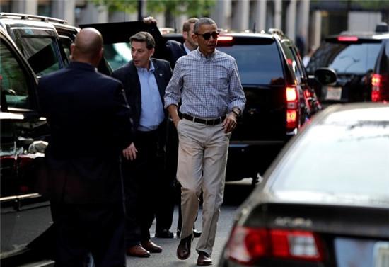 Vua ve My, Tong thong Obama dan vo dung bua o nha hang hinh anh 1