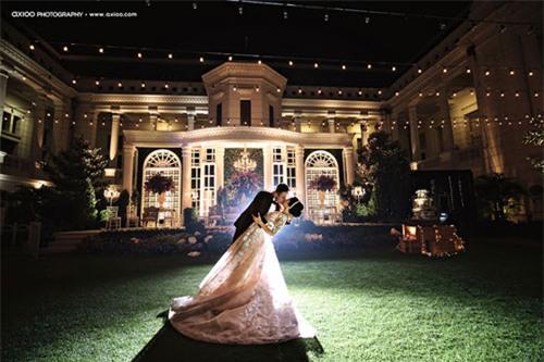 Choáng ngợp đám cưới 'toàn vàng' của tài tử điển trai nhất Indonesia 7