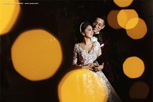 Choáng ngợp đám cưới 'toàn vàng' của tài tử điển trai nhất Indonesia 9