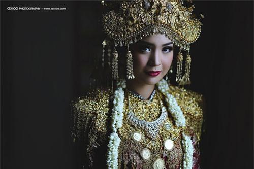 Choáng ngợp đám cưới 'toàn vàng' của tài tử điển trai nhất Indonesia 13
