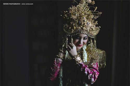 Choáng ngợp đám cưới 'toàn vàng' của tài tử điển trai nhất Indonesia 11