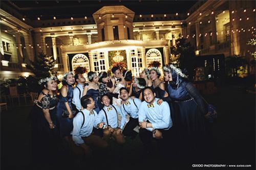 Choáng ngợp đám cưới 'toàn vàng' của tài tử điển trai nhất Indonesia 8