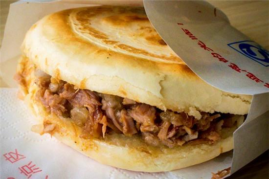 10-mon-an-binh-dan-noi-tieng-cua-nguoi-hoa