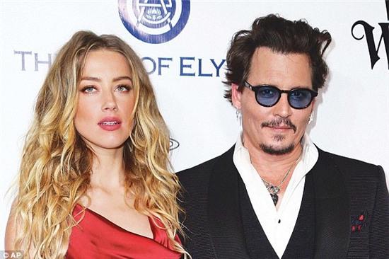 Johnny Depp tiệc tùng với gái lạ sau khi không bị truy tố tội hành hung vợ cũ - Ảnh 8.