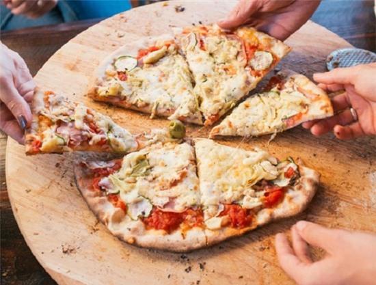 cap-duong-cho-vo-cu-bang-pizza