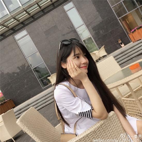 Thời đi học, ai chẳng muốn được ngồi cạnh cô bạn cùng bàn xinh như thế này? - Ảnh 3.