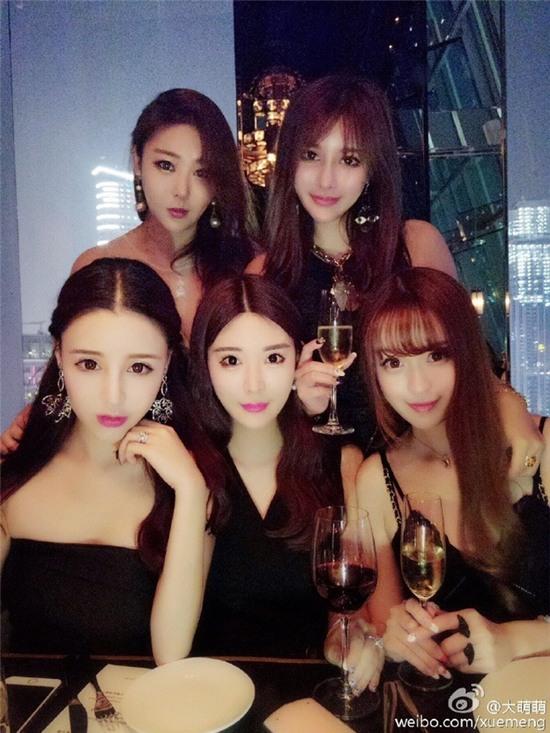 Bức ảnh 11 hot girl tụ hội trong 1 buổi tiệc gây sốt mạng xã hội Weibo - Ảnh 7.