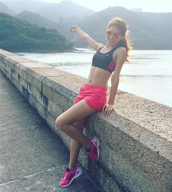 Huỳnh Tông Trạch hẹn hò với sao nữ TVB nóng bỏng 17 tuổi? - Ảnh 4.