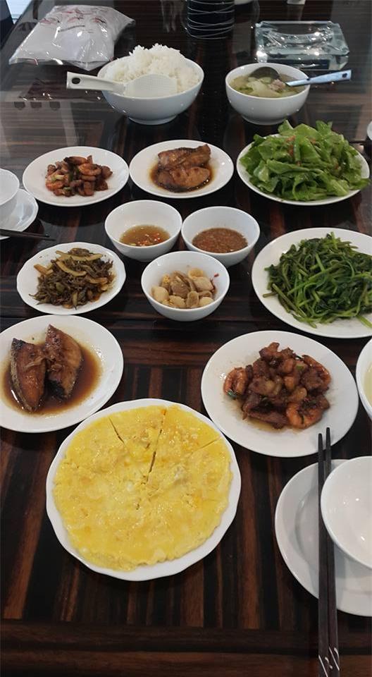 Cuộc sống giản dị trong biệt thự tiền tỷ của gia đình Hồ Ngọc Hà - Ảnh 3.