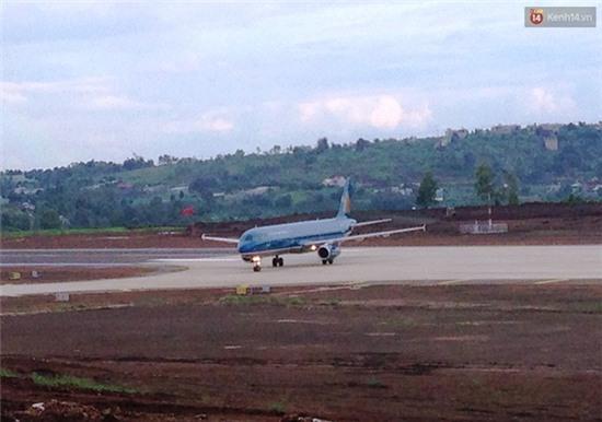 Hành lý theo máy bay bay ngược lại trước sự ngỡ ngàng của khách - Ảnh 2.