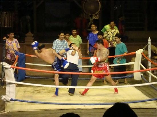 nhung pha tai nan "thon den tan ron" hinh anh 2