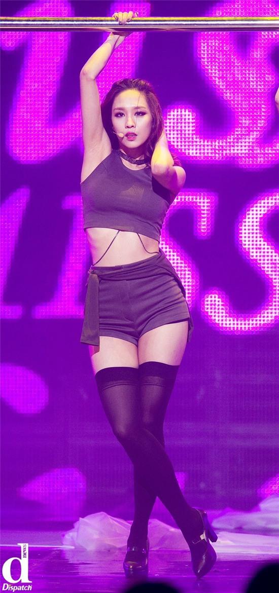 Loạt idol Hàn sexy hết cỡ với crop top sẽ giúp bạn quên đi cái nóng mùa hè - Ảnh 2.