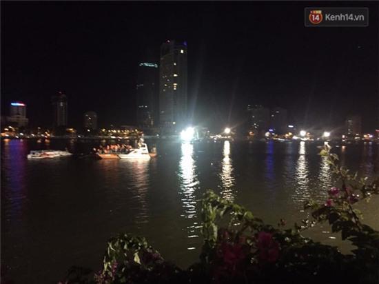 Chùm ảnh hiện trường khi chiếc tàu du lịch bắt đầu chìm trên sông Hàn - Ảnh 5.