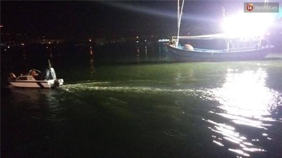 Chùm ảnh hiện trường khi chiếc tàu du lịch bắt đầu chìm trên sông Hàn - Ảnh 7.