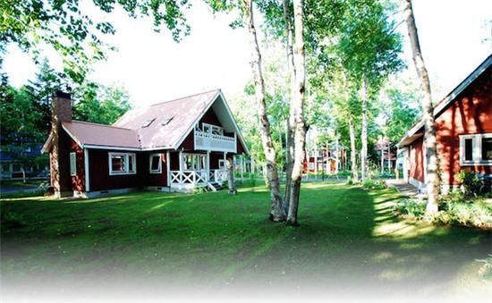 ngoi-lang-thuy-dien-doc-dao-giua-nhat-ban