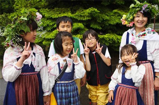 ngoi-lang-thuy-dien-doc-dao-giua-nhat-ban-11