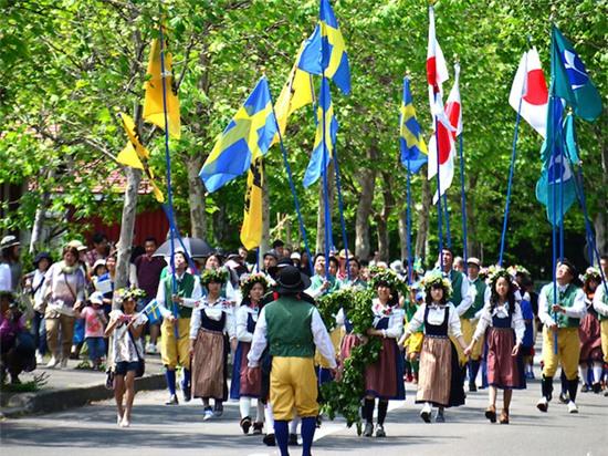 ngoi-lang-thuy-dien-doc-dao-giua-nhat-ban-6