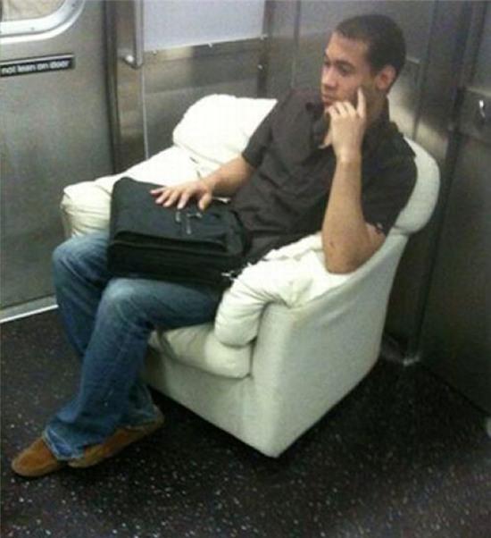 Những bức ảnh chết cười trên tàu điện ngầm