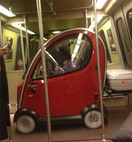 Những bức ảnh chết cười trên tàu điện ngầm