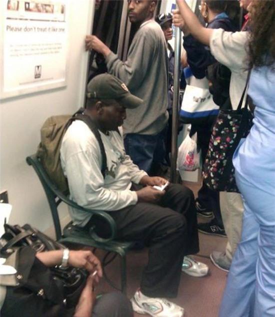 Những bức ảnh chết cười trên tàu điện ngầm