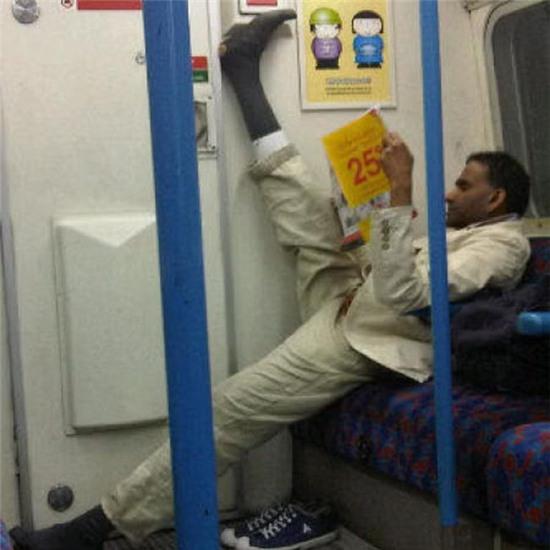 Những bức ảnh chết cười trên tàu điện ngầm