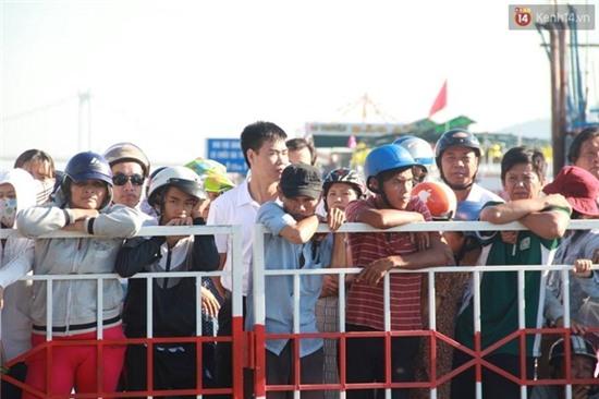 Tiếp tục tìm kiếm 3 nạn nhân còn mất tích trong vụ lật tàu trên sông Hàn - Ảnh 20.